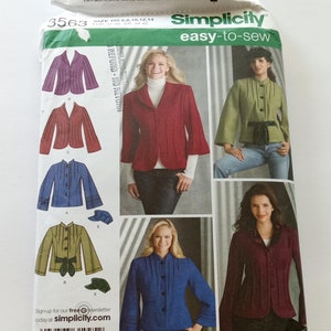 Puede incluir: Patrón de costura Simplicity 3563 para chaquetas. El paquete del patrón presenta imágenes de chaquetas terminadas en varios colores, incluyendo rojo, azul y verde. El texto "easy-to-sew" se muestra de forma destacada.