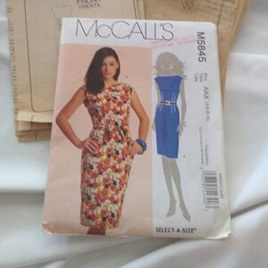 Vestido feminino McCall's M5845 Miss Size AAX 4-6-8-10, corte padrão, vintage 2009, forrado, justo, sem mangas, decote profundo nas costas, zíper, comprimento até o joelho