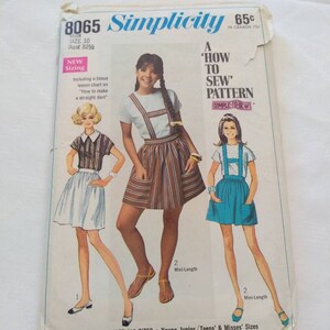 Op de afbeelding: Simplicity naaipatroon nummer 8065 voor een minirok. Het patroon bevat instructies over het maken van een rechte dart. Het patroon is voor maten 10 tot 20 en is voor jonge junioren, tieners en dames. Het patroon kost 65 cent.