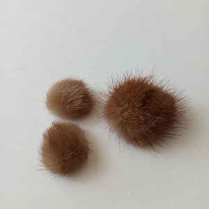 3 Boutons à tige ronde en fourrure d'environ 2,5 cm Projet de couture de carte vintage Antique Dead Stock Nouveaux vêtements Robe Chemise Poignets Chapeau Pantalon Noël
