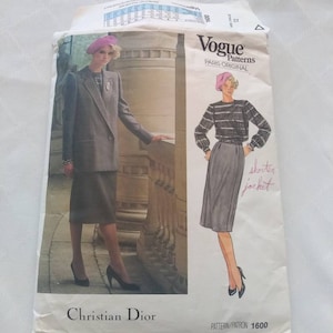 Peut inclure: Patron de couture Vogue Patterns Paris Original pour une jupe et une veste courte par Christian Dior. Le numéro du patron est 1600.