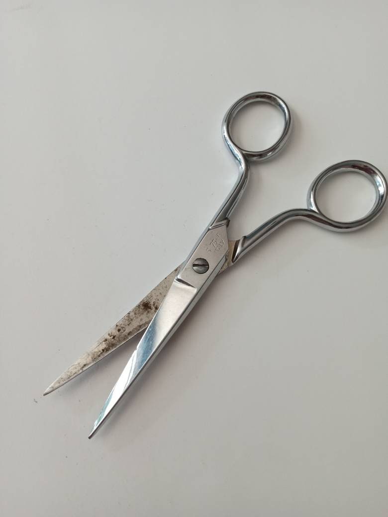 Singer 4 Inch Curved Tip Floral Printed Handle Forged Embroidery Scissors 