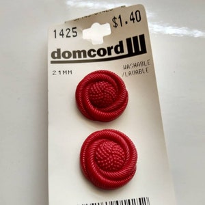 2 Boutons de jarret de fleur rouge 21 mm Carte Projet de couture vintage Vêtements anciens Robe Chemise Poignets Chapeau Pantalon Finition Touches Fixation