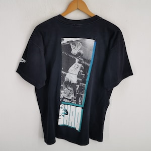 Shaquille O&#39;Neal Distressed Shirt Vintage 90s Shaquille O&#39;Neal by NBA Basketball T Shirt Size L