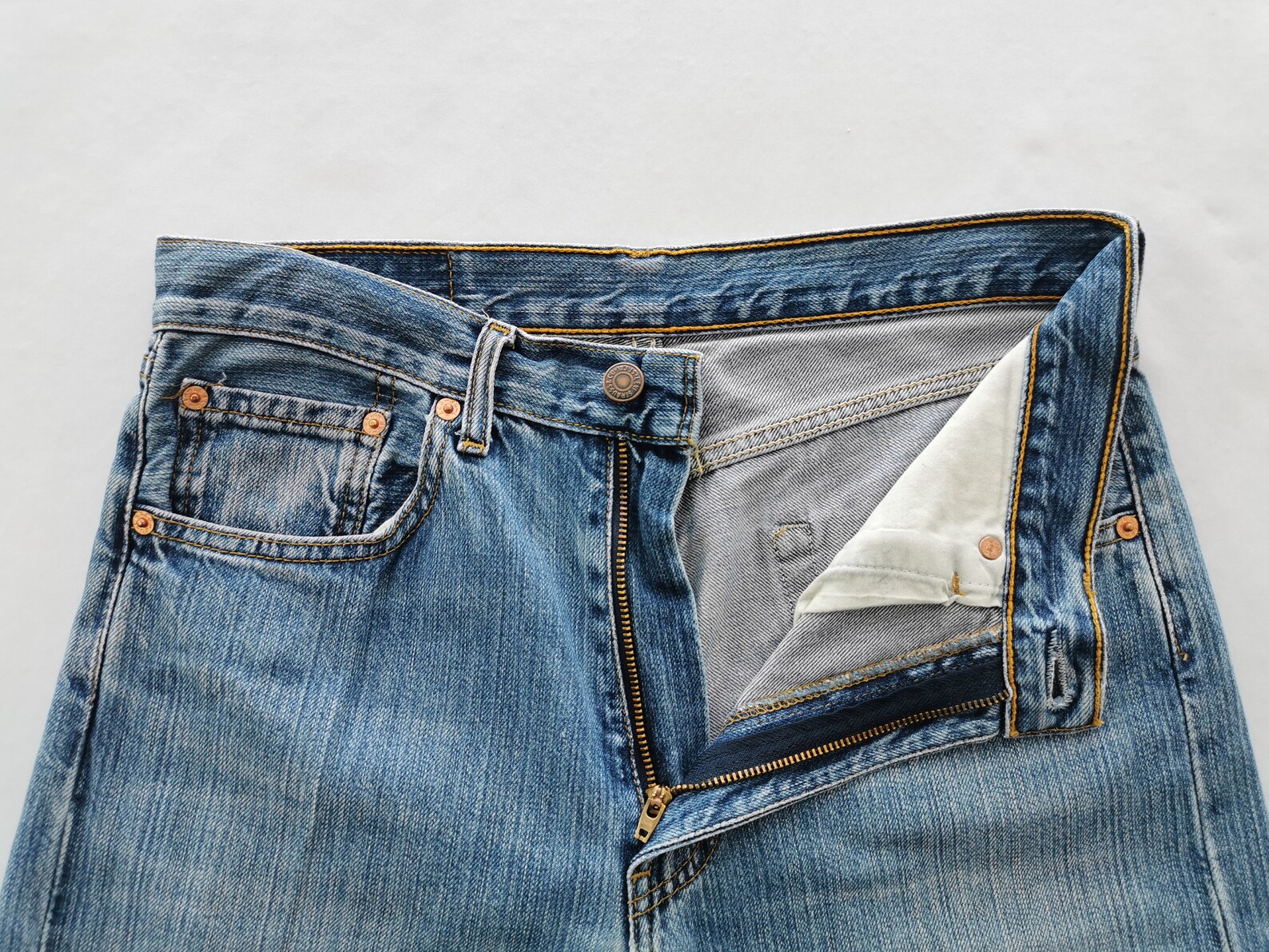 size 31 levis