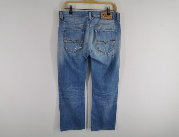 Jeans Diesel Taille 32 - Bleu - Neuf Sans étiquettes - Coupe Regular Pour Homme