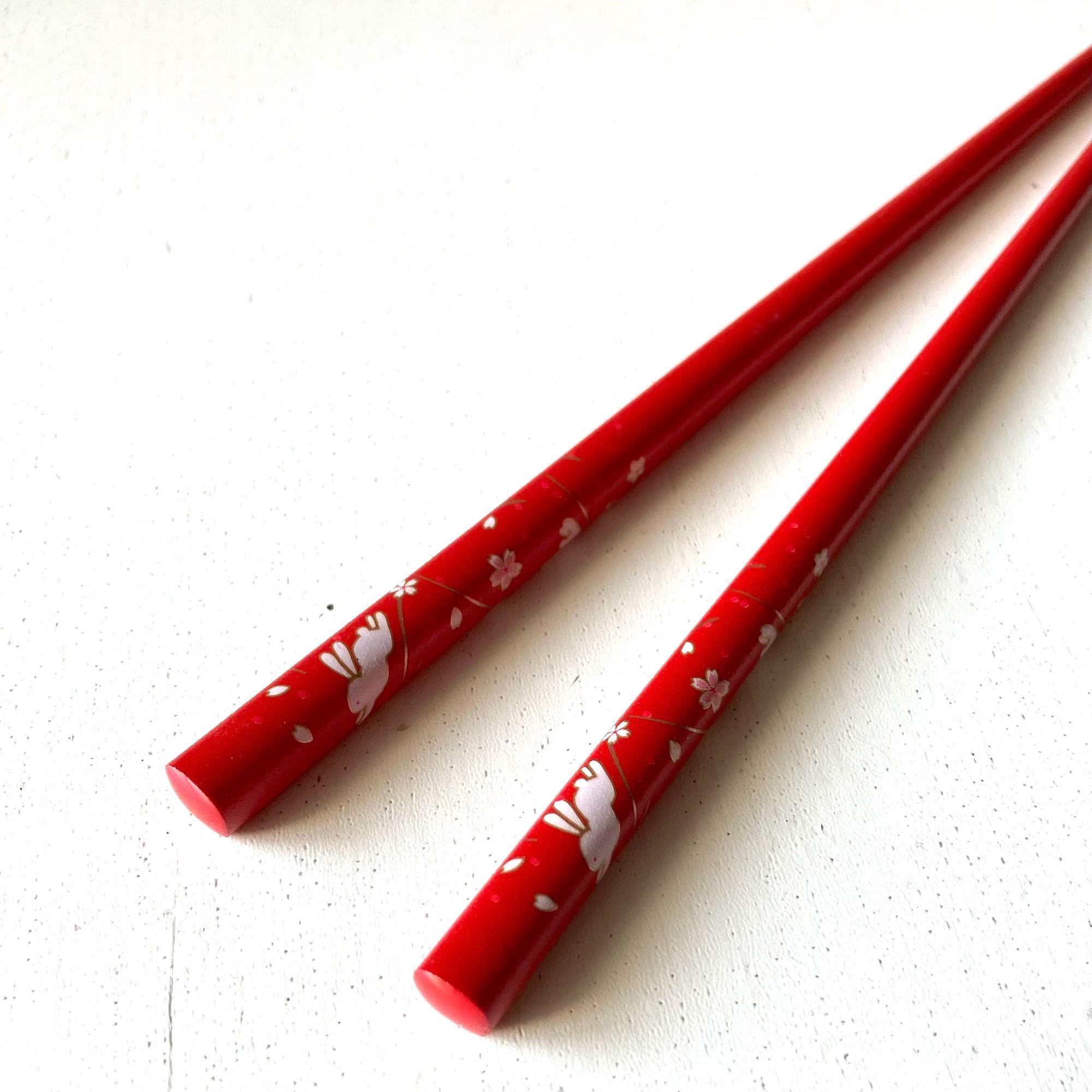 Japanische Kochstäbchen Lang – 33 Cm, Bambus, Set Mit 2 Paar In Rot & Schwarz, Kaninchen-Mond-Sakura-Muster