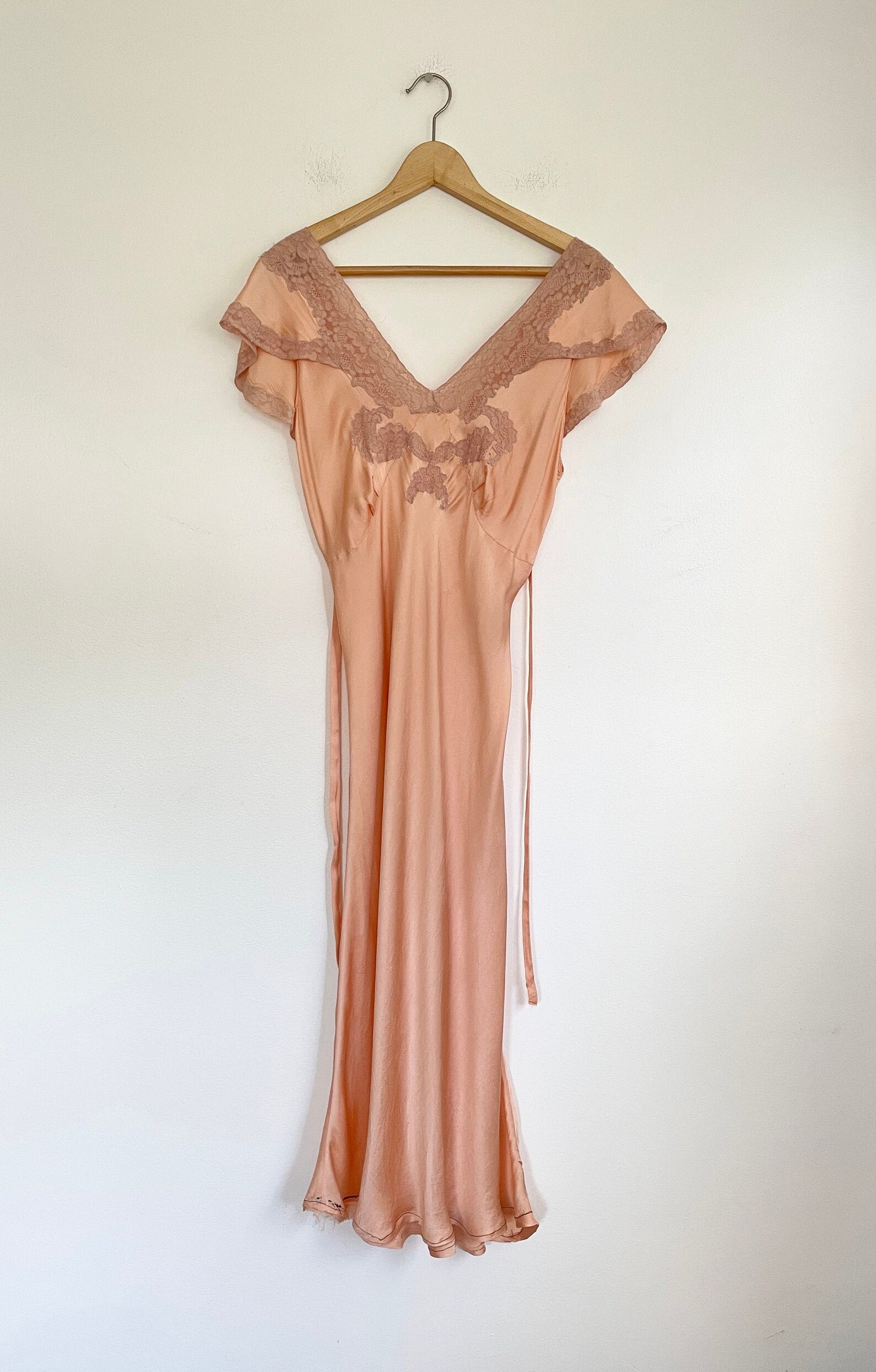 cap sleeve slip