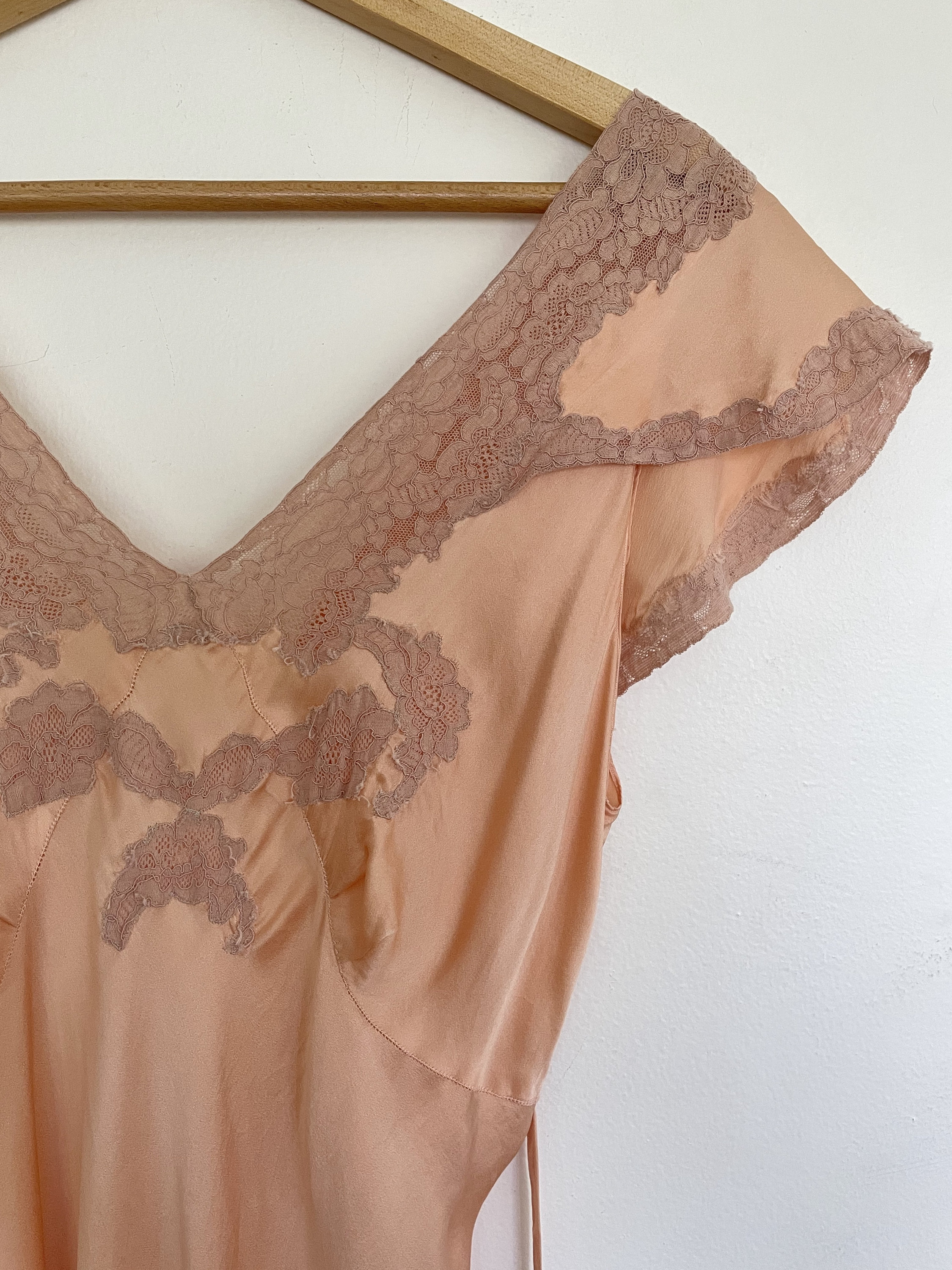 cap sleeve slip