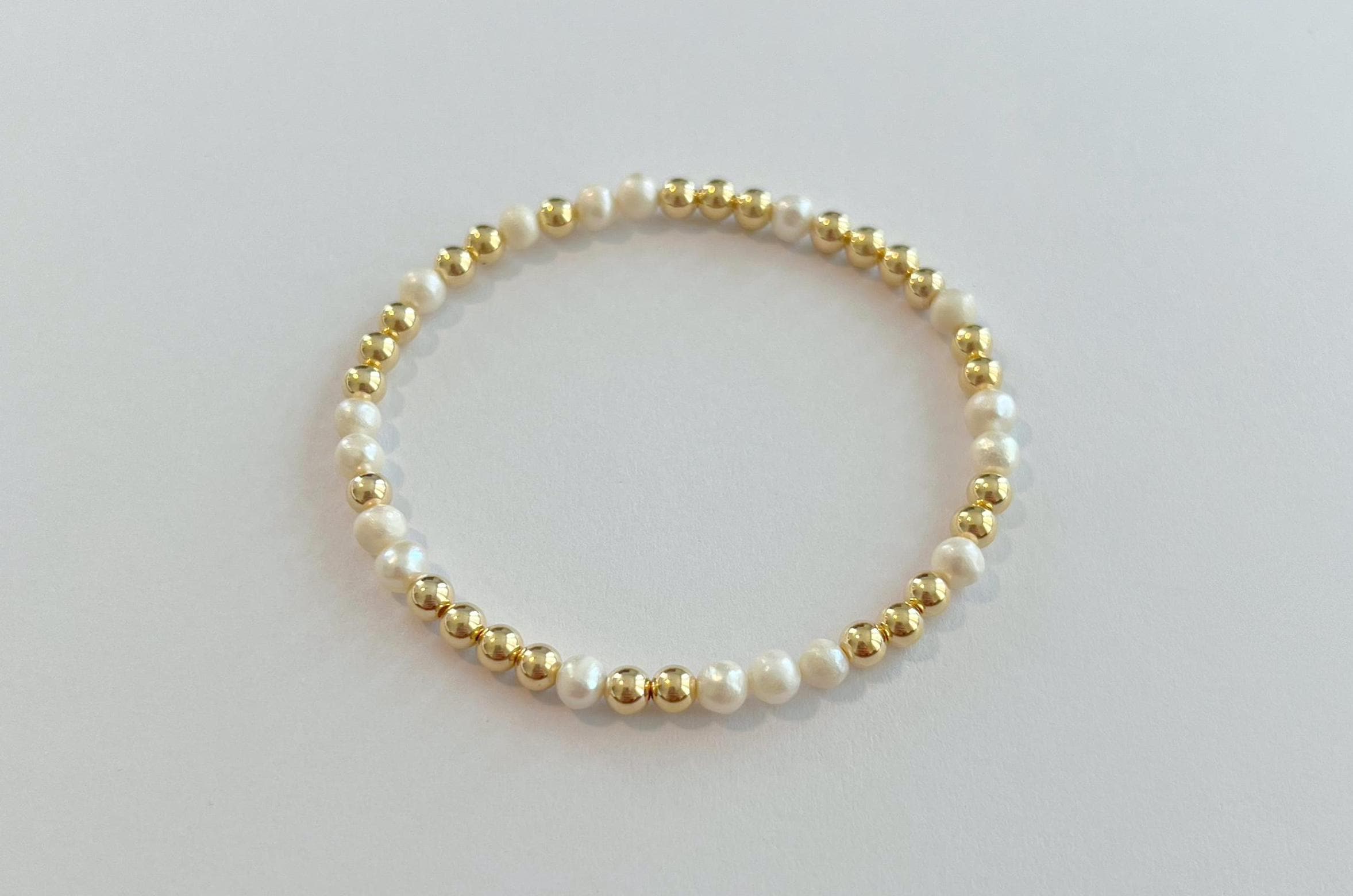 ブレスレット LESS IS MORE 14K gold field 4mm pearl necklace 4mm 14k Gold Filled & Freshwater Pearl Beaded Stretch