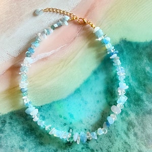 Aquamarine Blue Crystal Chip Gemstone Necklace, boho healing Crystal necklace, Crystal healing jewelry, gemstone choker necklace