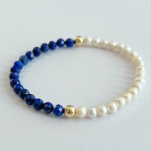 Pulseira redonda de pérolas de água doce e lápis-lazúli de 4 mm | Pulseira elástica de pérolas e lápis-lazúli, preenchida com ouro, lápis-lazúli e pérola