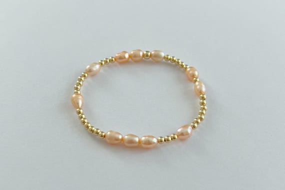 Bracciale elastico da 3 mm riempito in oro 14k e perle d'acqua dolce rosa / Bracciale elastico impilabile con perle rotonde in oro e perle d'acqua dolce - Italia