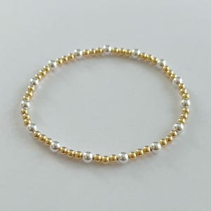 4 mm och 3 mm blandade metaller i sterlingsilver och guldfyllda runda pärlor i stretch | Stapelbart armband i sterlingsilver och guldfyllda