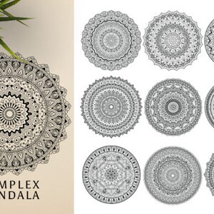 Könnte beinhalten: Eine Sammlung komplizierter Mandala-Designs in Schwarz und Weiß. Das Bild zeigt neun kreisförmige Muster mit detaillierten, symmetrischen Designs. Der Text "COMPLEX MANDALA" befindet sich unten. Grüne Pflanzenblätter befinden sich in der oberen linken Ecke.