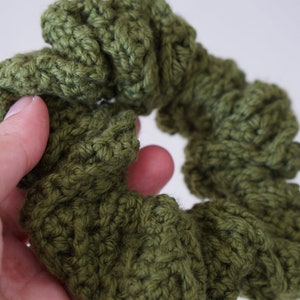 The cross stitch scrunchie crochet pattern image 3