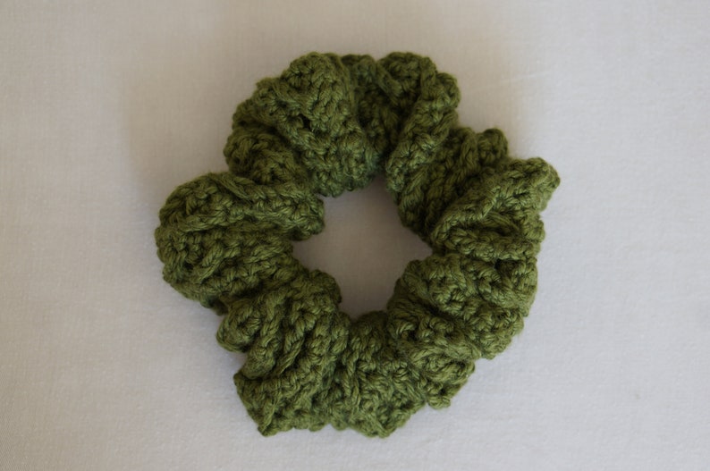 The cross stitch scrunchie crochet pattern image 6