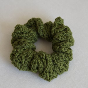 The cross stitch scrunchie crochet pattern image 5