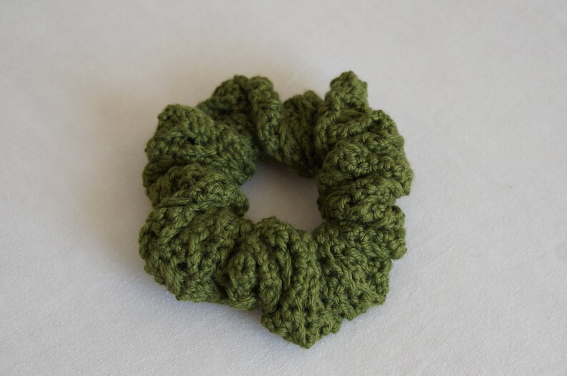 The cross stitch scrunchie crochet pattern image 5