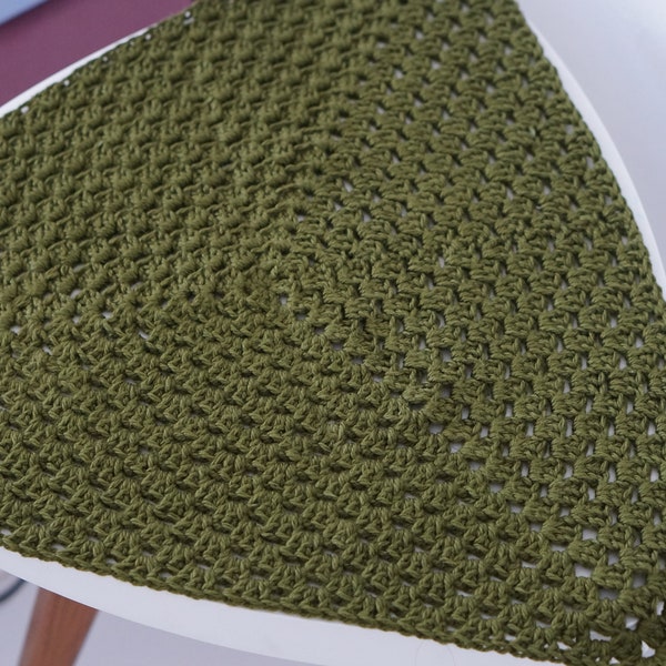 Granny triangle tablecloth crochet pattern