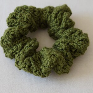 The cross stitch scrunchie crochet pattern image 2