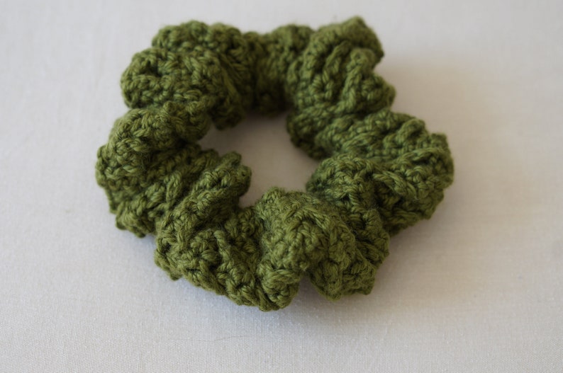 The cross stitch scrunchie crochet pattern image 2