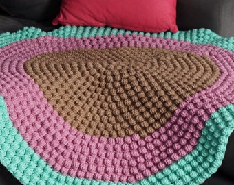Bobble stitch round blanket crochet pattern