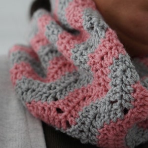 Wave stitch neck warmer crochet pattern image 3