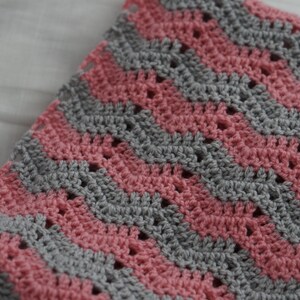 Wave stitch neck warmer crochet pattern image 7