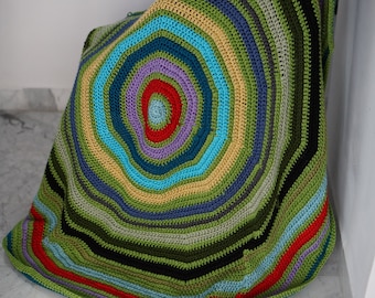 The round multicolored blanket pattern