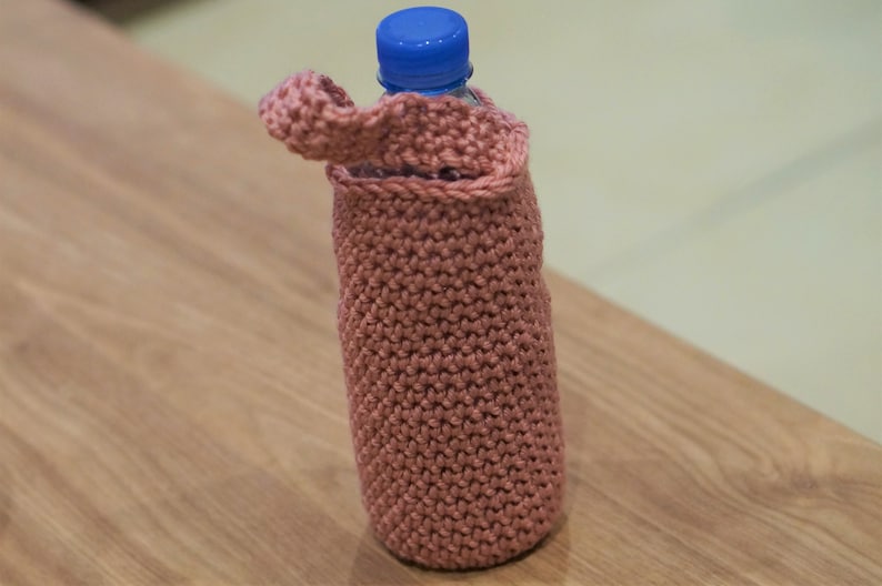 Bottle holder crochet pdf pattern. Water bottle sleeve with handle image 1