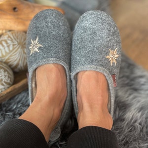 Follkee Women's Slippers Gray / Ultra Light / Wool Felt/ Wool Lined/ Slip on/ Cute Slippers