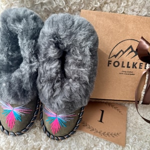 Follkee US6.5 Women&#39;s Size HANDMADE EMBROIDERED Slippers Sheep Skin Wool Lined