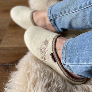 Follkee Women&#39;s Slippers Beige / Ultra Light / Wool Felt Blend/ Slip on/ Cute Slippers