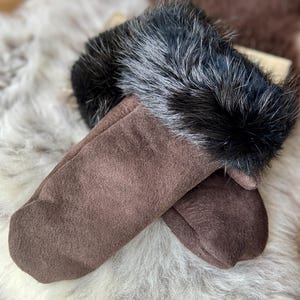 Follkee Handmade Sheepskin Mittens – Sustainable, Stylish & Warm| Unisex | Merino Wool |100% Natural