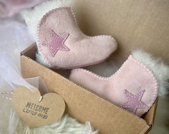 Baby gift set, Neutral gift box, Baby gift set, Baby Shower gift, New baby gift. Handmade baby slippers, Newborn