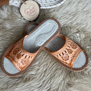 Follkee Women&#39;s Sandals Flip Flops Leather  Slippers