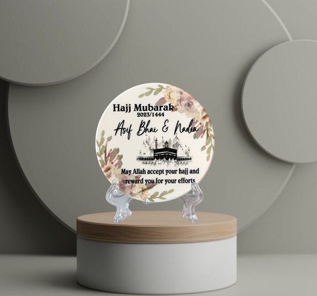 CHMMY Regalo Personalizzato Umrah Mubarak, Regalo Fotografico Personalizzato Hajj per la Famiglia, Eid Ramadan, Regali Islamici, Personalizza Foto, Nome e Mese, Targa Acrilica Floreale con Supporto