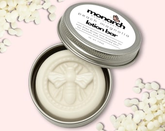 Barre de lotion – Pêche et magnolia | hydratant solide en boîte de voyage | hydratant fait main pour les mains, les coudes et les pieds | Beurre de karité + huile d'amande