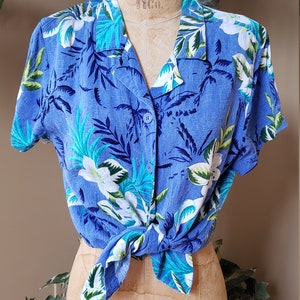 Vintage Womens HAWAIIAN Rayon Blue Green Floral Shirt_WHITE STAG_80's 90's_1980's 1990's_Cropped_Fits Medium_Comfy Cool image 7