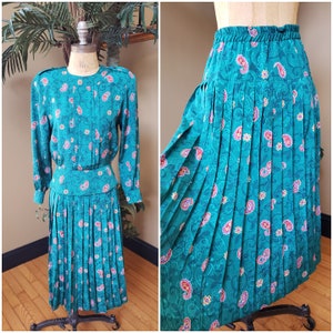 Vintage 2 Piece Skirt Blouse Set_Dress_Green Silky Paisley_Pleated Long Skirt_Andrea Gayle Leslie Fay_Size Women&#39;s 4 Extra Small XS