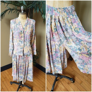 Vintage Super Comfy Pastel Floral Pants Capris Shirt Set Outfit Rayon Button Up Long Sleeve Top Lightweight Fits Women&#39;s up to Medium 6 / 8