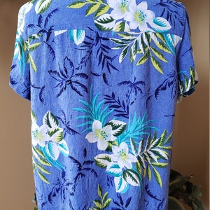 Vintage Womens HAWAIIAN Rayon Blue Green Floral Shirt_WHITE STAG_80's 90's_1980's 1990's_Cropped_Fits Medium_Comfy Cool image 4