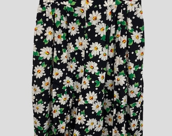Vintage 90s Black White Green Yellow Floral Print Bermuda Shorts Side 12