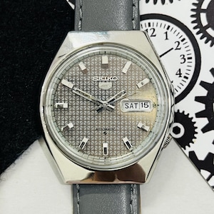 ヴィンテージ セイコー5 自動巻き グレー文字盤 23石 日付＆曜日表示