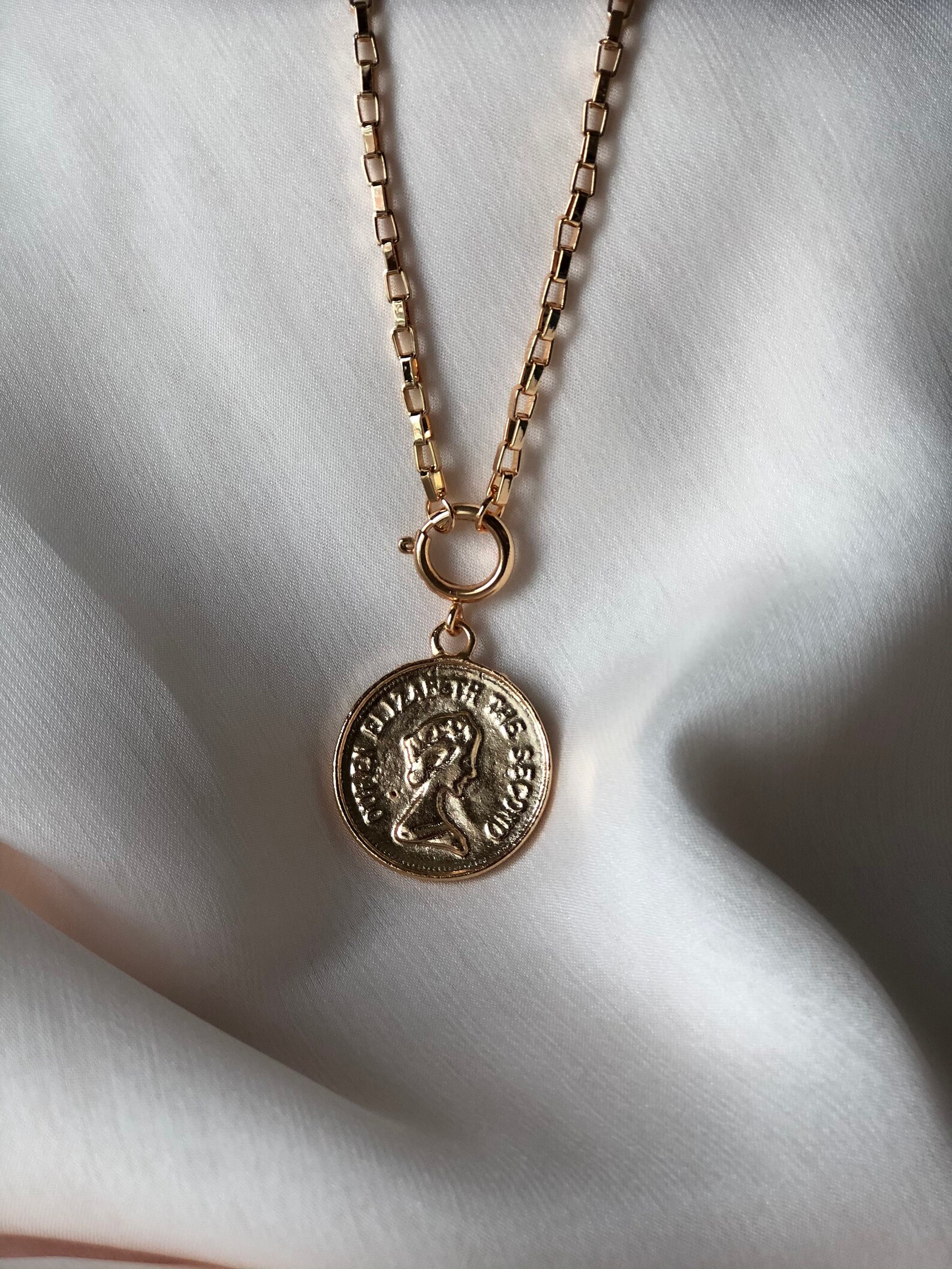 Gold Queen Elizabeth Medallion Necklace Gold Coin Jewelry Etsy