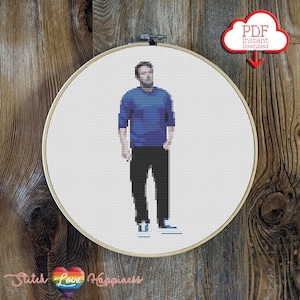 Puede incluir: Bordado de punto de cruz en un aro de madera. El diseño presenta una imagen pixelada de una persona con una camisa azul y pantalones negros. Un gráfico de nube roja y blanca con el texto "PDF Instant Download" está en la esquina superior derecha.