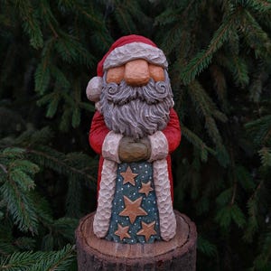 Santa Claus Wood Carving with a Red Coat – Handcrafted Rustic Christmas Decor