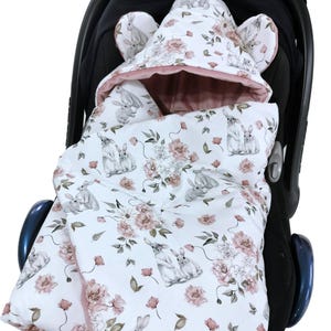 Kocyk do fotelika samochodowego dla dziecka Spring Baby z kapturem - różowe króliczki, idealny na lato, pasuje do 3-punktowych pasów bezpieczeństwa - idealny prezent na baby shower,