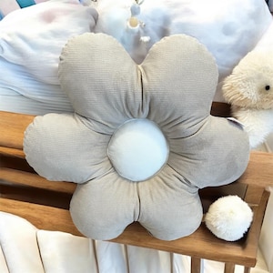 Daisy Flower Pillow - Plush Velvet Cushion for Kids&#39; Room & Nursery Decor, Cute Flower-Shaped Accent for Child&#39;s Room